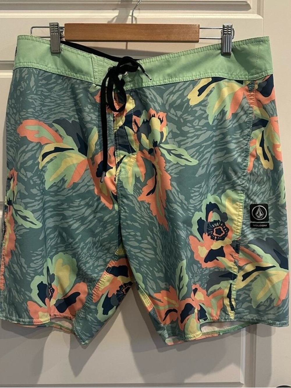 Volcom Men’s Seafoam Green Floral Board Shorts